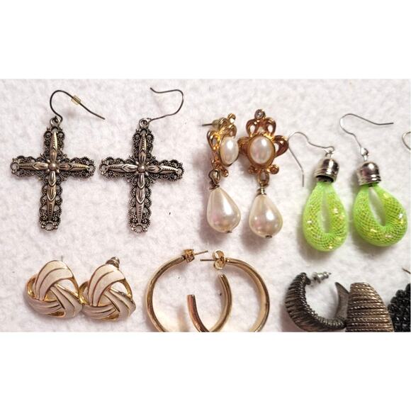 12 Pc Vtg Earrings Lot Hoops Button Enamel Dangle Mixed Variety Y2K 90s 80s - Picture 7 of 9
